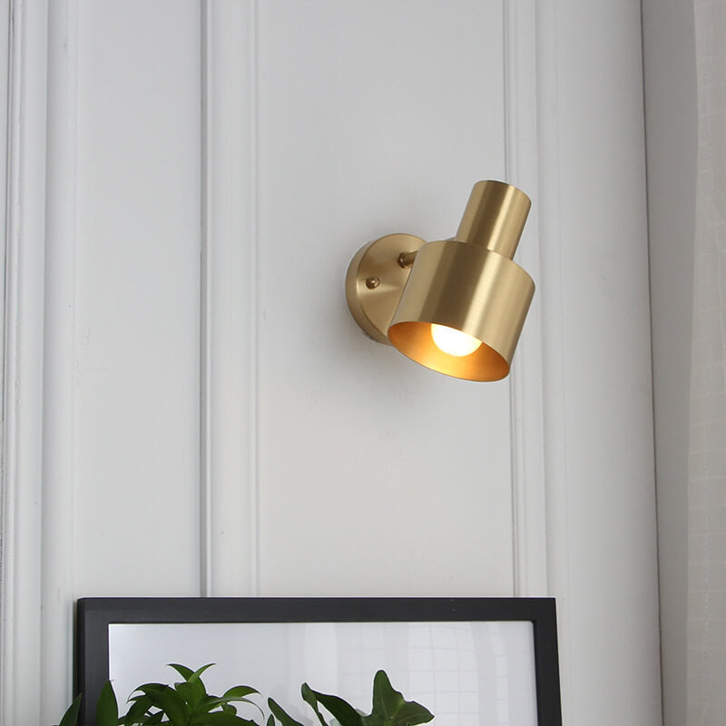 Velora Minimalistische Wandleuchte in Gold aus Eisen – Ansicht 3 von 14