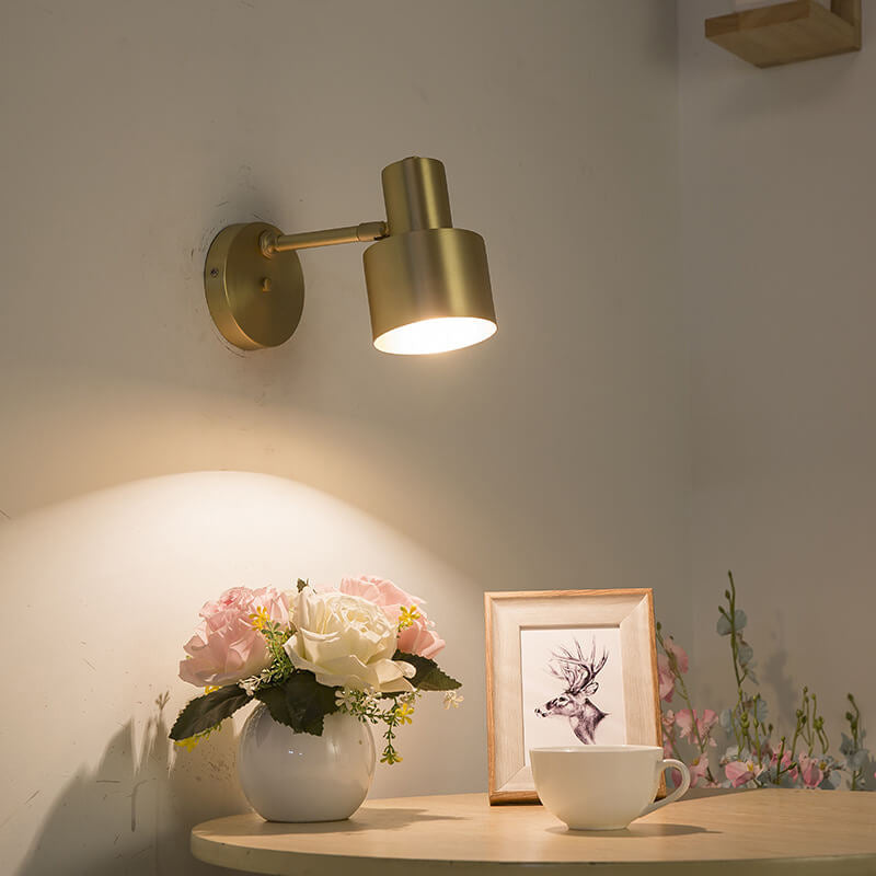 Velora Minimalistische Wandleuchte in Gold aus Eisen