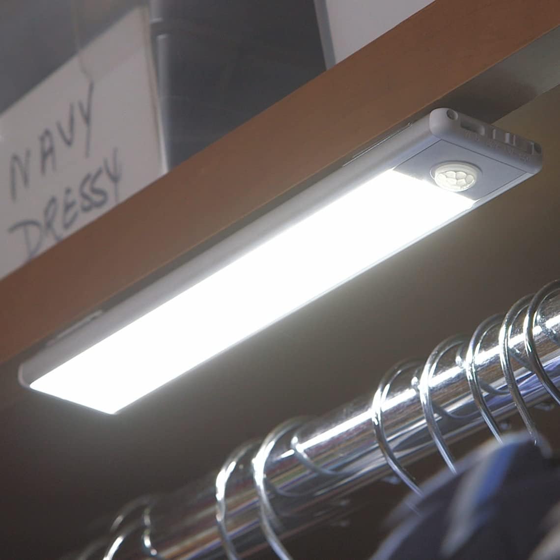 MagLume Magnetischer LED-Strahler mit Bewegungssensor – Deckenleuchte – Ansicht 3 von 10