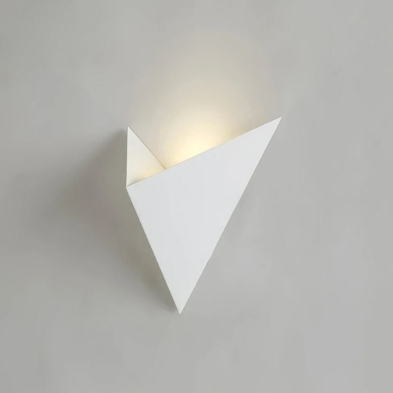 TriGlow Minimalistische LED-Wandleuchte im Dreieck-Design – Ansicht 9 von 13