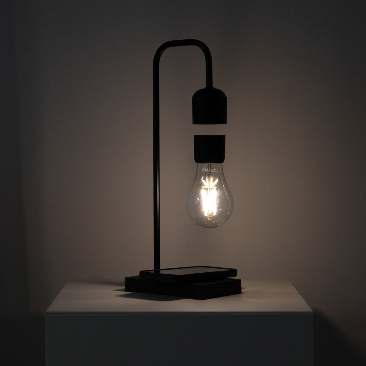 LeviLume Schwebende LED-Lampe mit Wireless-Ladestation – kabellose Tischleuchte – Ansicht 3 von 6