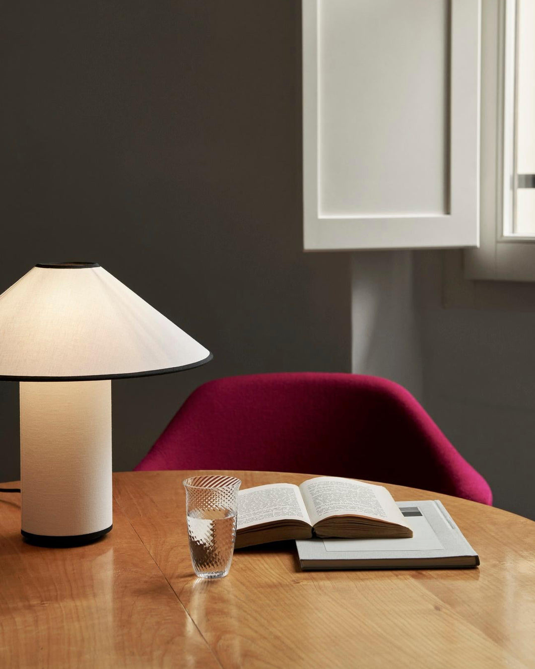 Amara Tischlampe Eleganter Stoffschirm in Beige – Tischleuchte aus Metall – Ansicht 16 von 40