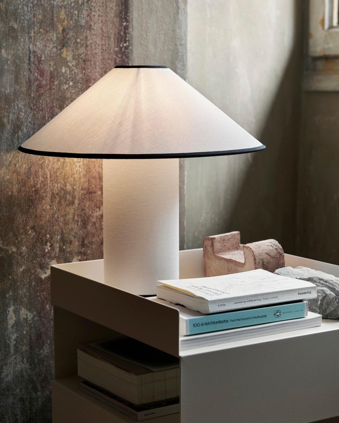 Amara Tischlampe Eleganter Stoffschirm in Beige – Tischleuchte aus Metall – Ansicht 17 von 40