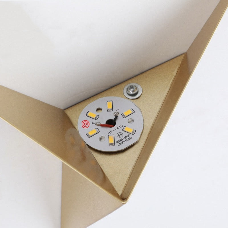 TrivioLight Dreieckige LED-Wandleuchte – Ansicht 8 von 9