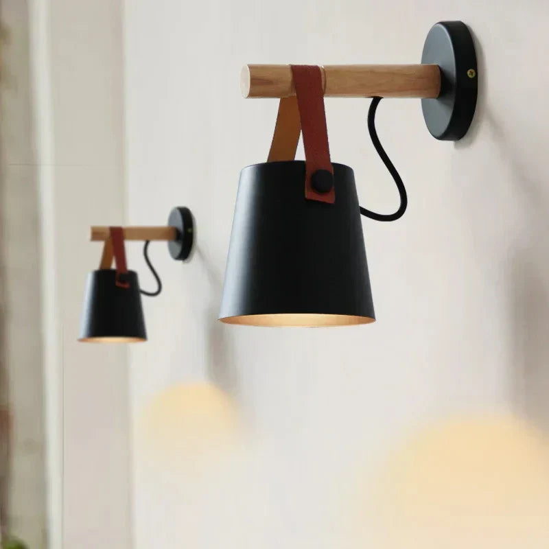 HaloTide LED-Wandleuchte mit Holz & Leder – Ansicht 2 von 11