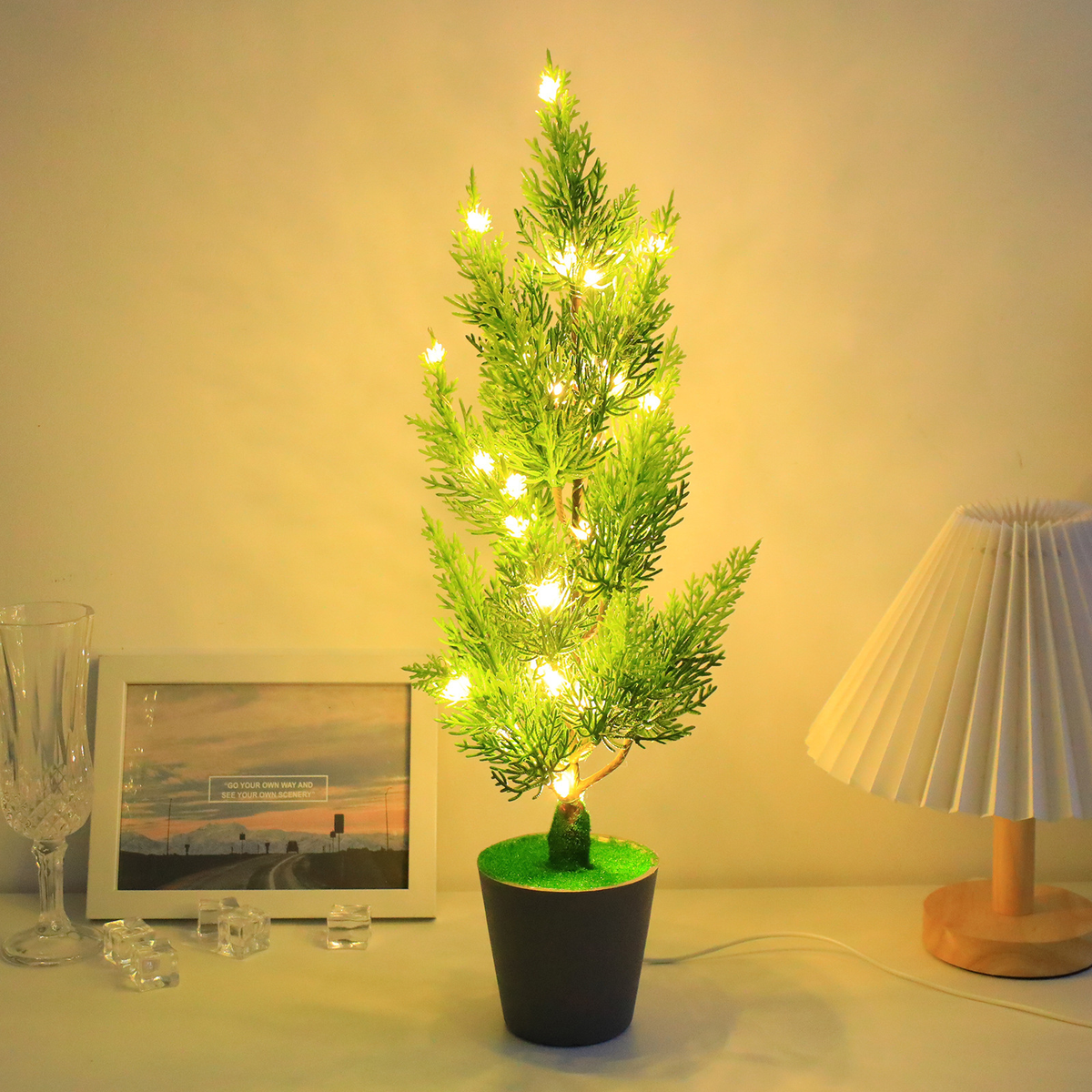 FoliaLux LED Deko-Pflanzenlampe mit Warmweißlicht – Wohnaccessoire aus Stoff – Ansicht 3 von 8