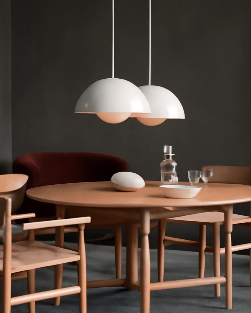 Zwei Schirme, ein ruhiger Tisch.lumivarolights.de