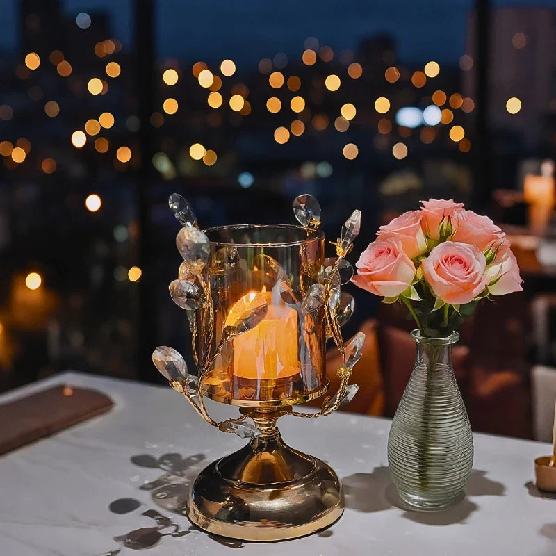 PetaloGlow Kerzenhalter im Blüten-Design mit goldenem Finish – LED-Kerzen