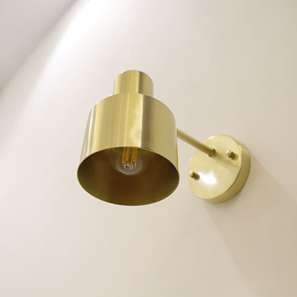 Velora Minimalistische Wandleuchte in Gold aus Eisen – Ansicht 7 von 14