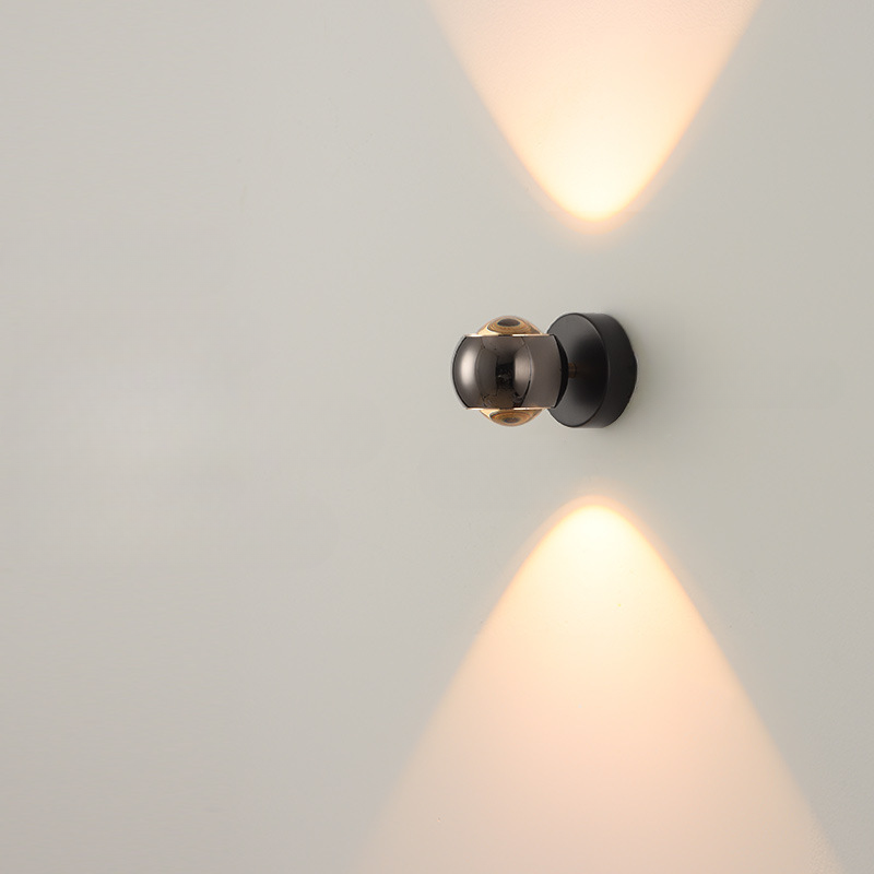 RayVera Minimalistische LED-Wandleuchte in Schwarz-Gold aus Aluminium – Ansicht 3 von 11