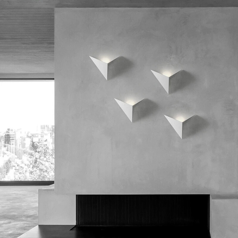 TriGlow Minimalistische LED-Wandleuchte im Dreieck-Design – Ansicht 3 von 13