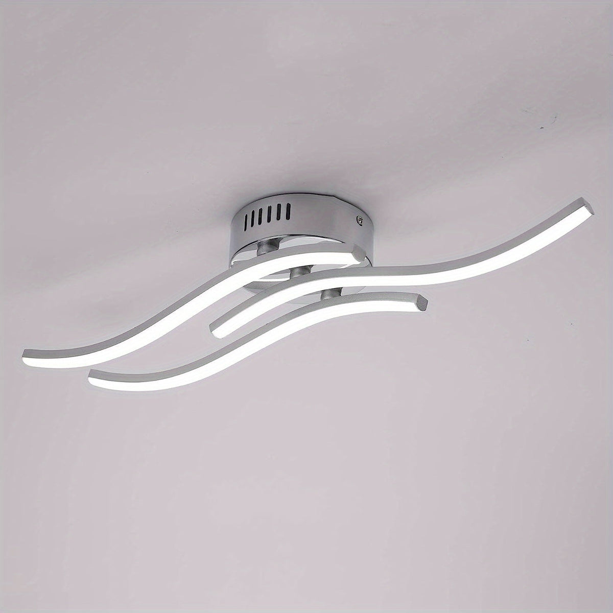 CurvaLux Geschwungene LED-Deckenleuchte mit Dimmfunktion aus Aluminium