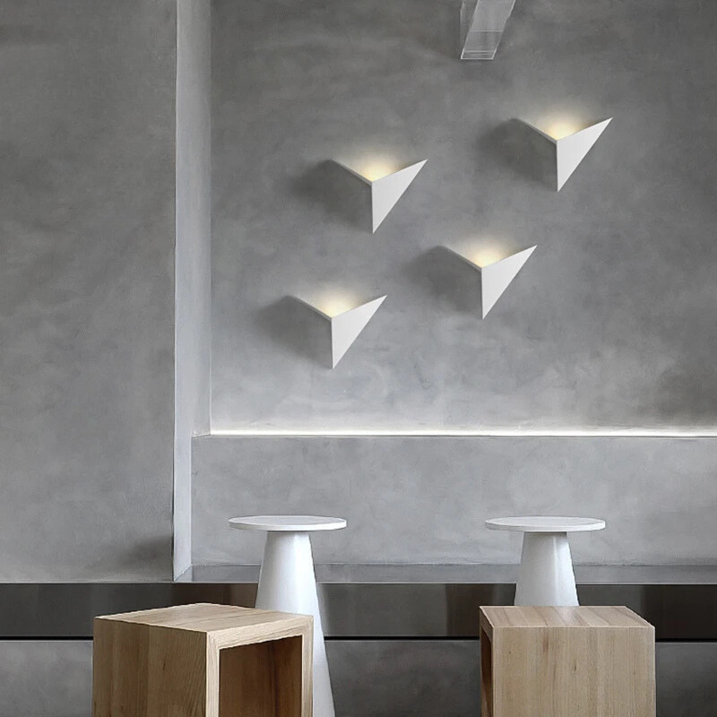 TriGlow Minimalistische LED-Wandleuchte im Dreieck-Design – Ansicht 2 von 13