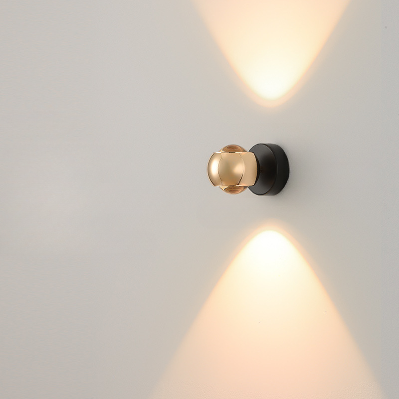 RayVera Minimalistische LED-Wandleuchte in Schwarz-Gold aus Aluminium