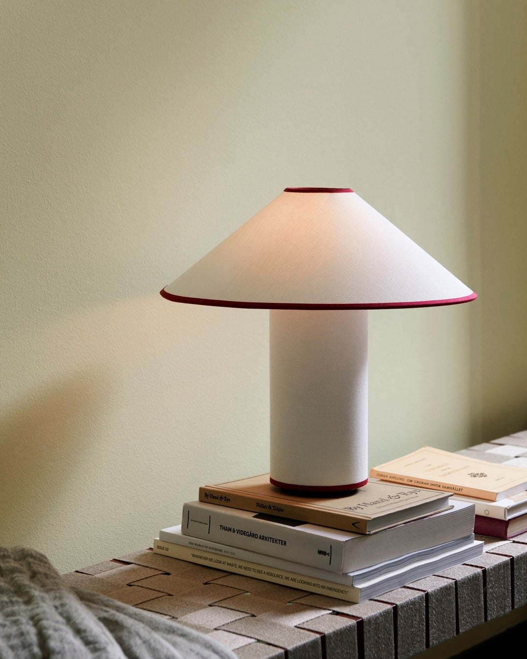 Amara Tischlampe Eleganter Stoffschirm in Beige – Tischleuchte aus Metall – Ansicht 2 von 40