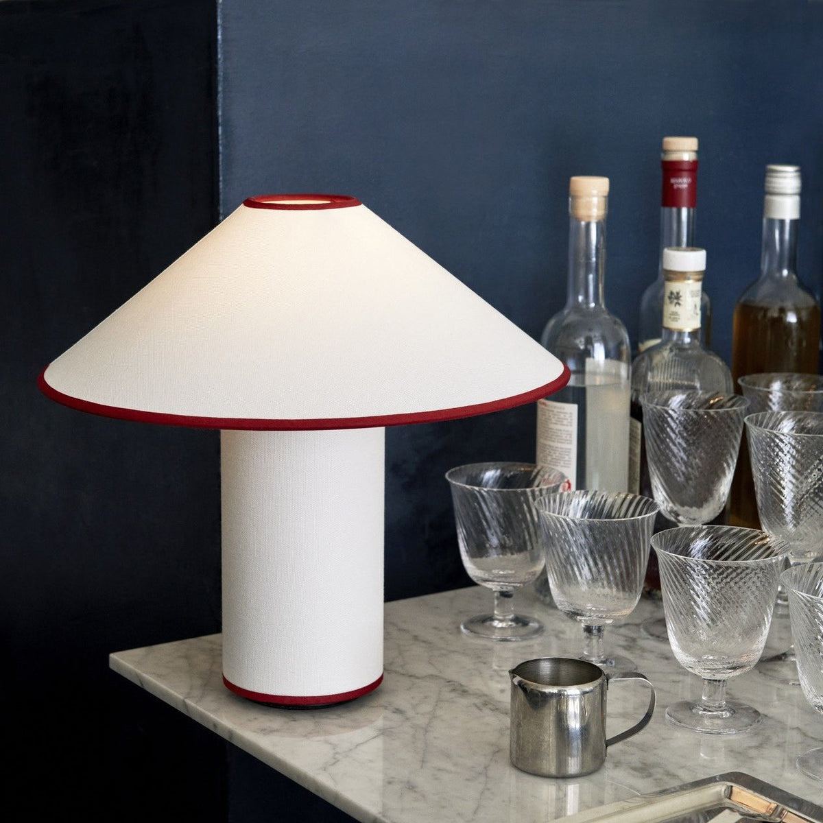Amara Tischlampe Eleganter Stoffschirm in Beige – Tischleuchte aus Metall – Ansicht 3 von 40