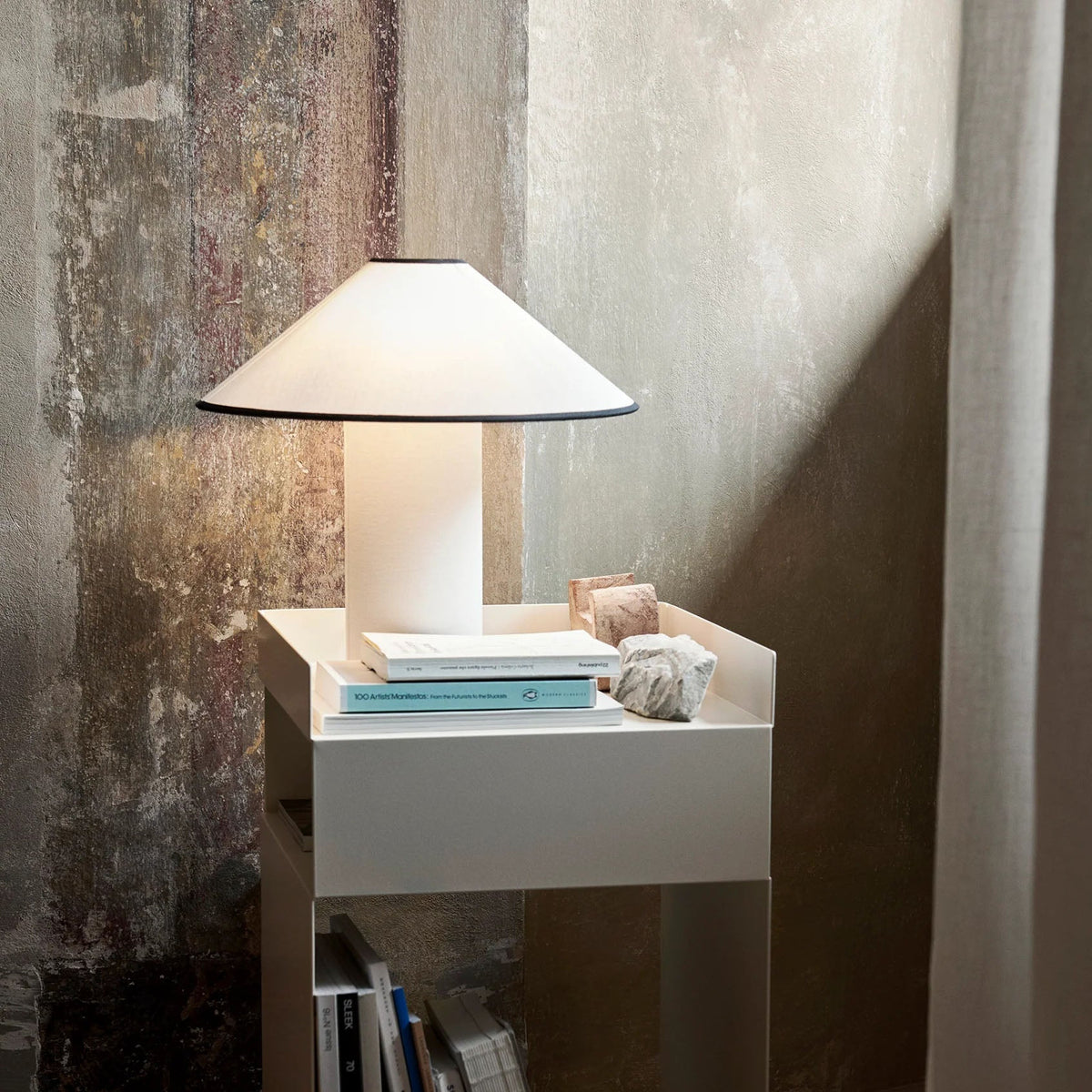 Amara Tischlampe Eleganter Stoffschirm in Beige – Tischleuchte aus Metall – Ansicht 31 von 40
