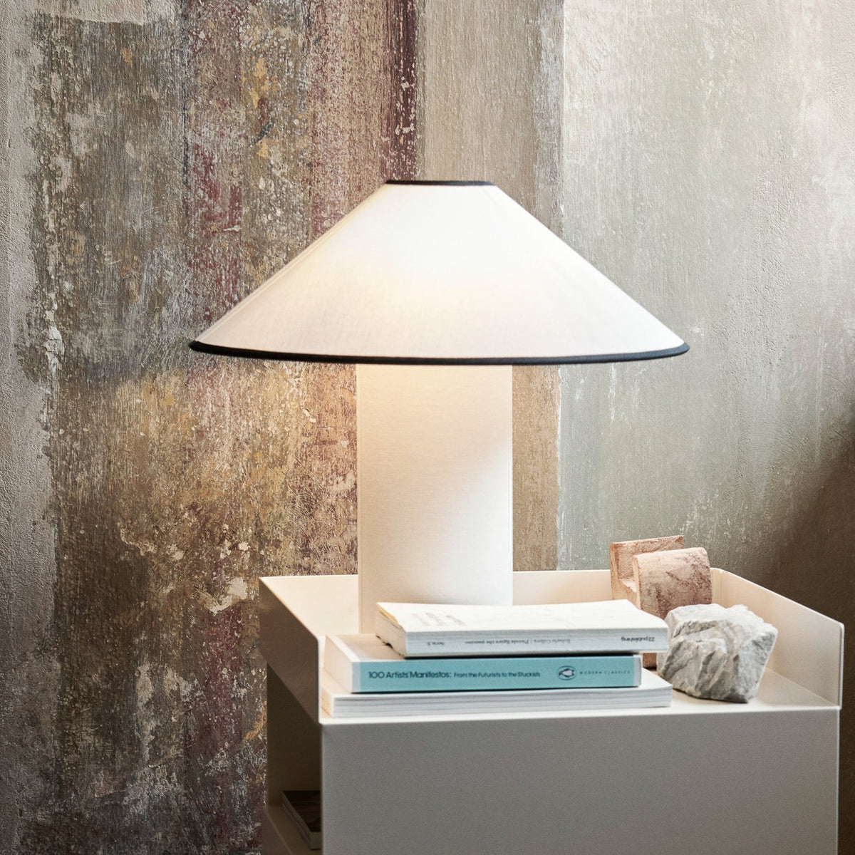 Amara Tischlampe Eleganter Stoffschirm in Beige – Tischleuchte aus Metall – Ansicht 33 von 40