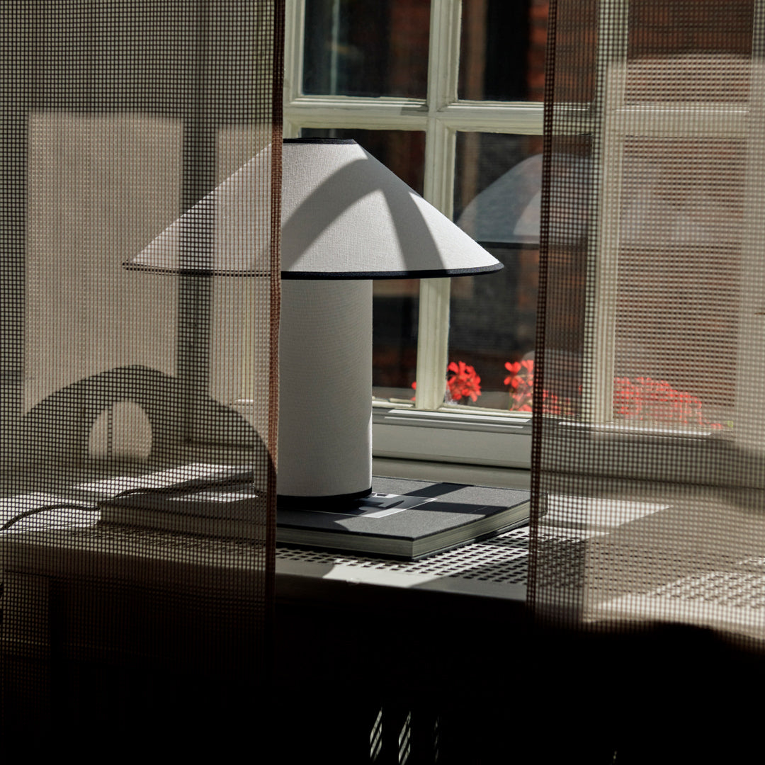 Amara Tischlampe Eleganter Stoffschirm in Beige – Tischleuchte aus Metall – Ansicht 18 von 40