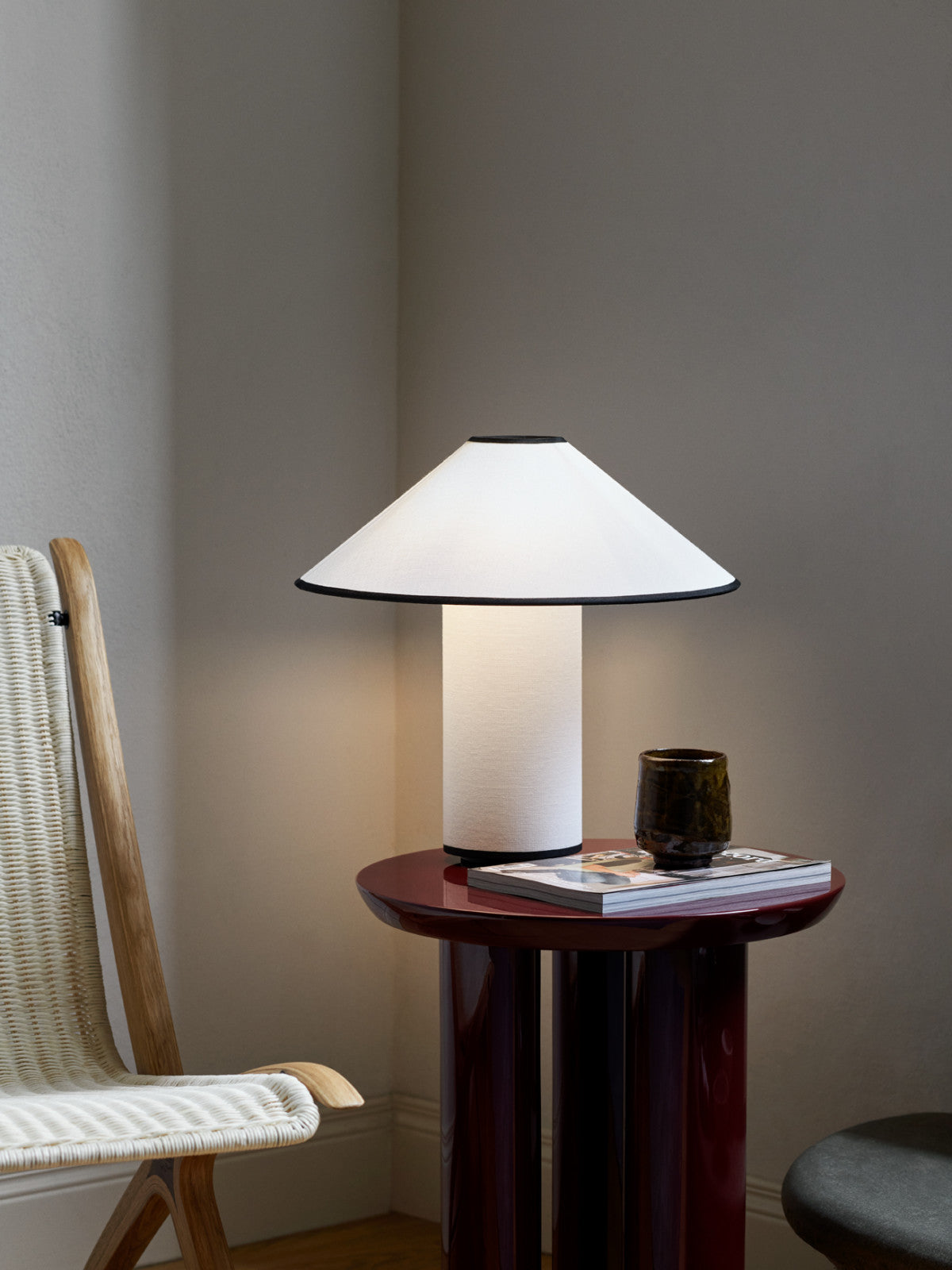 Amara Tischlampe Eleganter Stoffschirm in Beige – Tischleuchte aus Metall – Ansicht 40 von 40