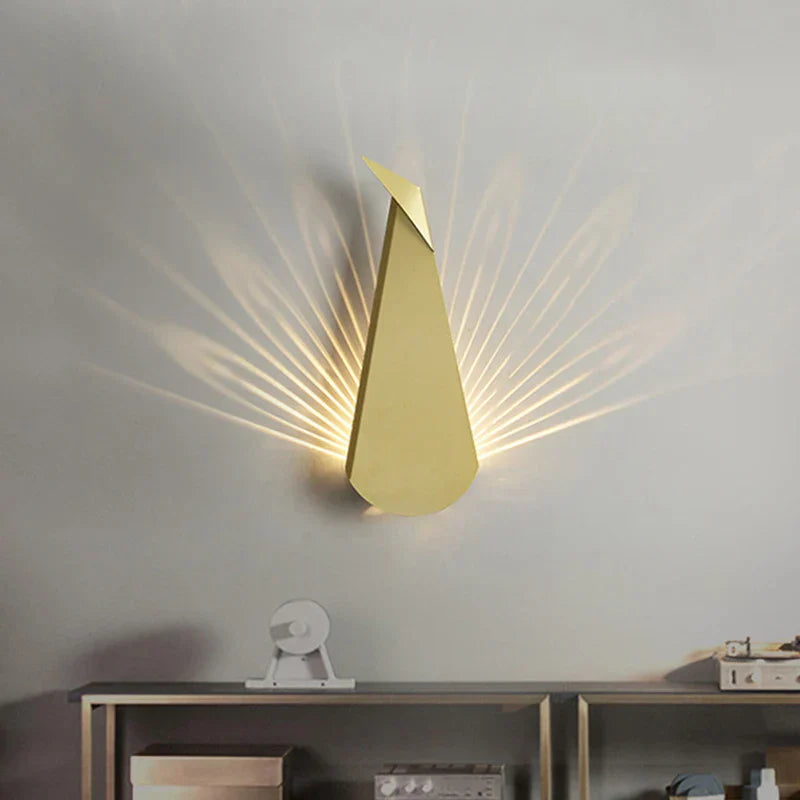 PavoGlow Elegante LED-Wandleuchte im Pfau-Design