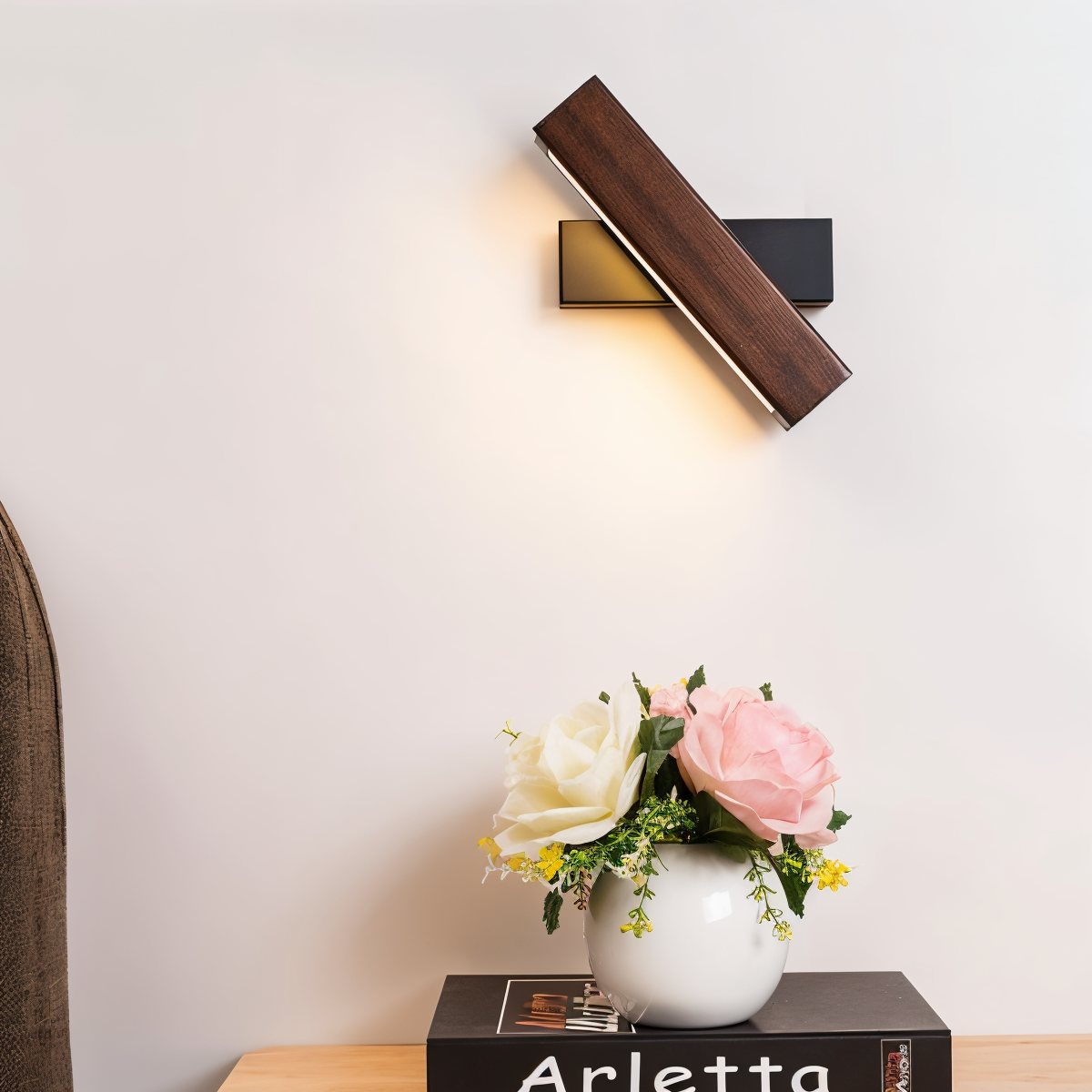 LignoLux 360° drehbare LED-Wandleuchte aus Holz – Ansicht 2 von 14