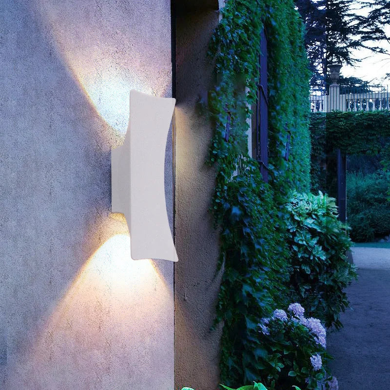 UrbanBeam LED Wandleuchte mit Up & Down Effekt aus Aluminium – Ansicht 2 von 8