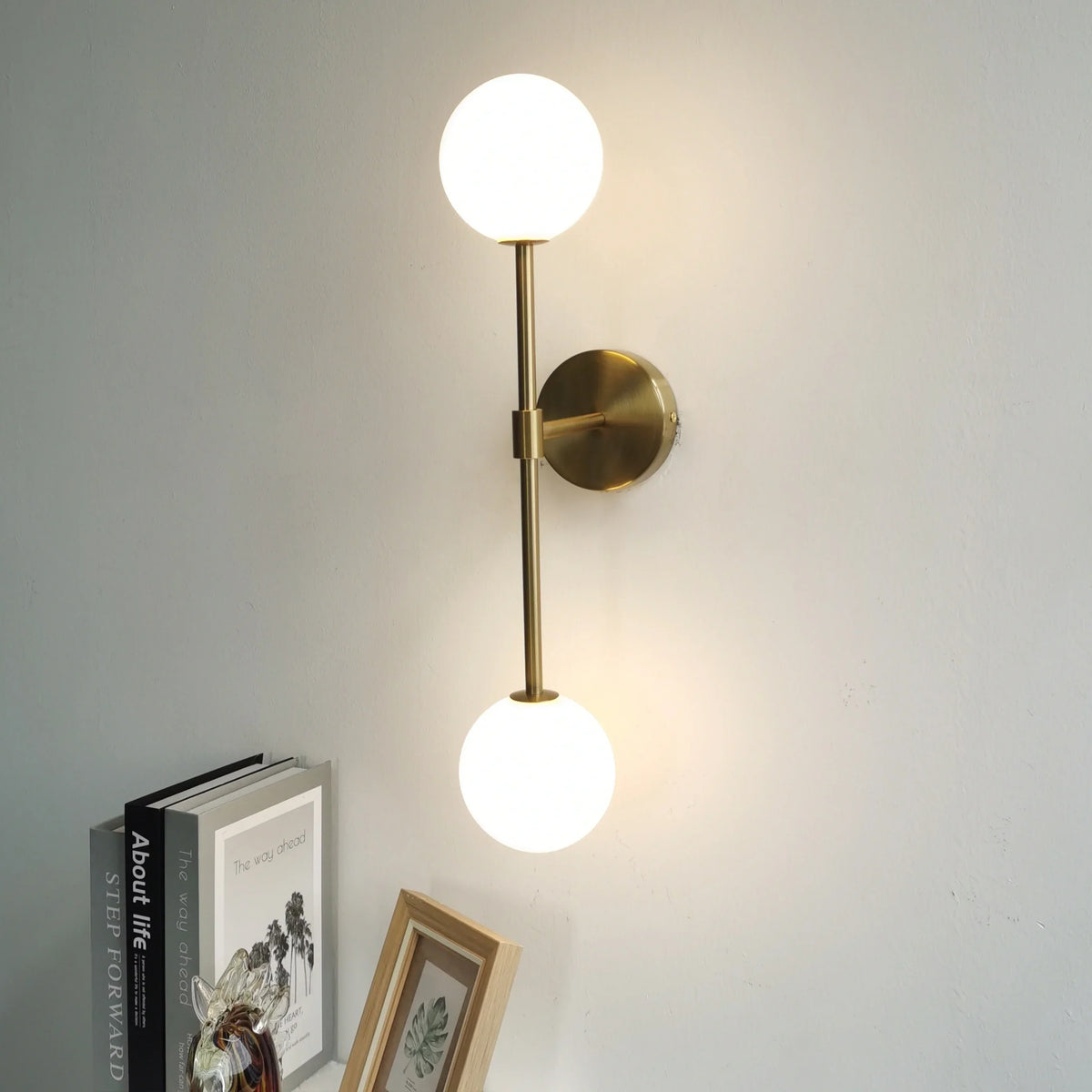 AurumGlow LED-Wandleuchte mit goldenem Design