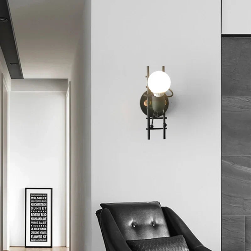 RoboLux LED-Wandleuchte im Roboterdesign aus Metall – Ansicht 2 von 14