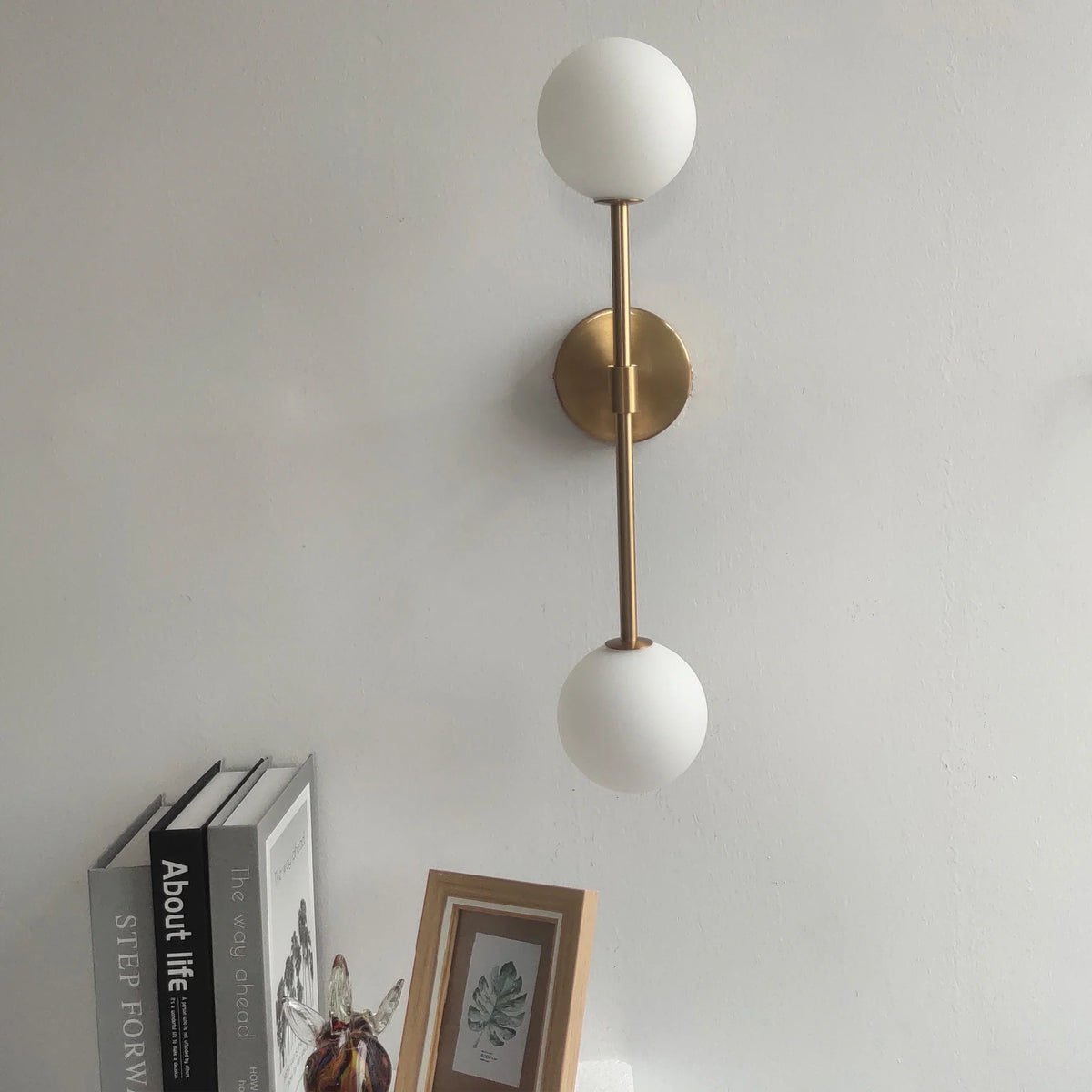 AurumGlow LED-Wandleuchte mit goldenem Design – Ansicht 2 von 7
