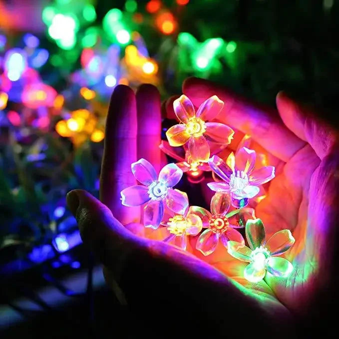 SolarBlüte Solar-Gartenblume mit LED-Lichterkette – Ansicht 3 von 11