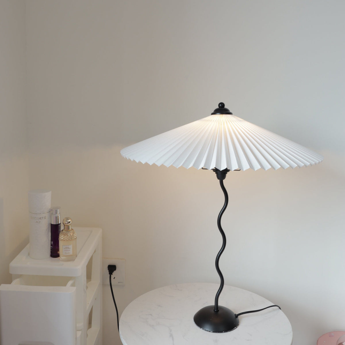 CurveWave Design-Tischlampe mit LED-Wellenform – Tischleuchte – Ansicht 10 von 34