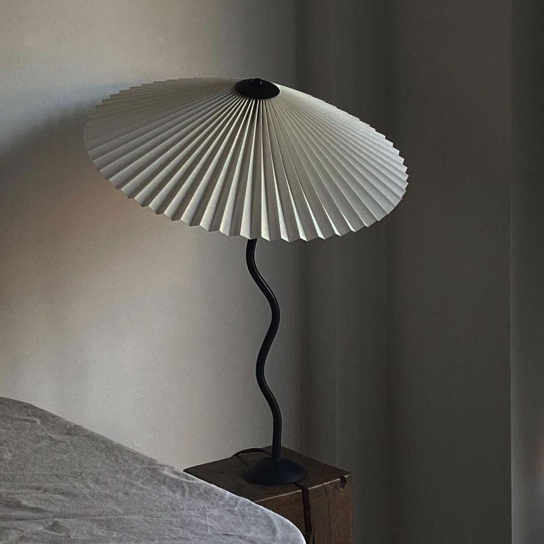 CurveWave Design-Tischlampe mit LED-Wellenform – Tischleuchte – Ansicht 16 von 34