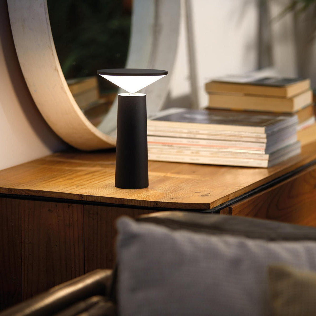 Flexio 360° Dreh-Tischleuchte – Ansicht 2 von 8