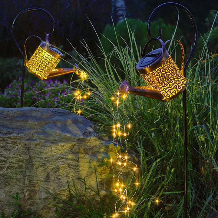 LuminKanne Solar-Gießkanne mit Sternenschimmer – Gartengerät aus Metall – Ansicht 5 von 10
