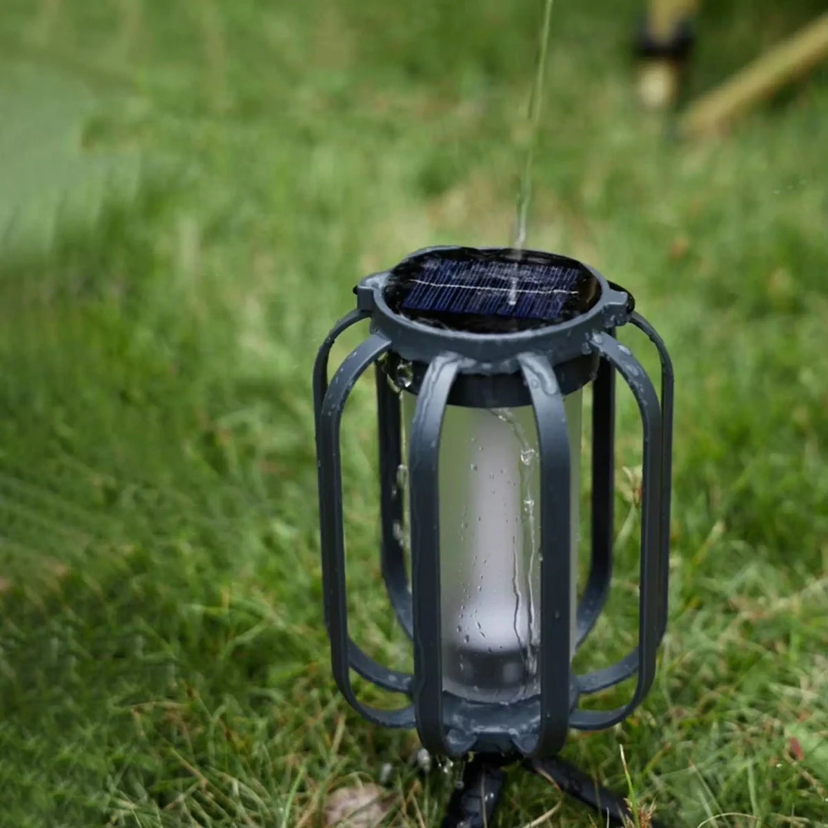 FlickerHaven Solar-Laterne im Vintage-Look mit Flammeneffekt – Solarleuchte aus Metall – Ansicht 2 von 6